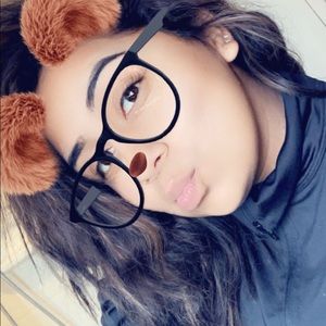 Meet your Posher, Analia